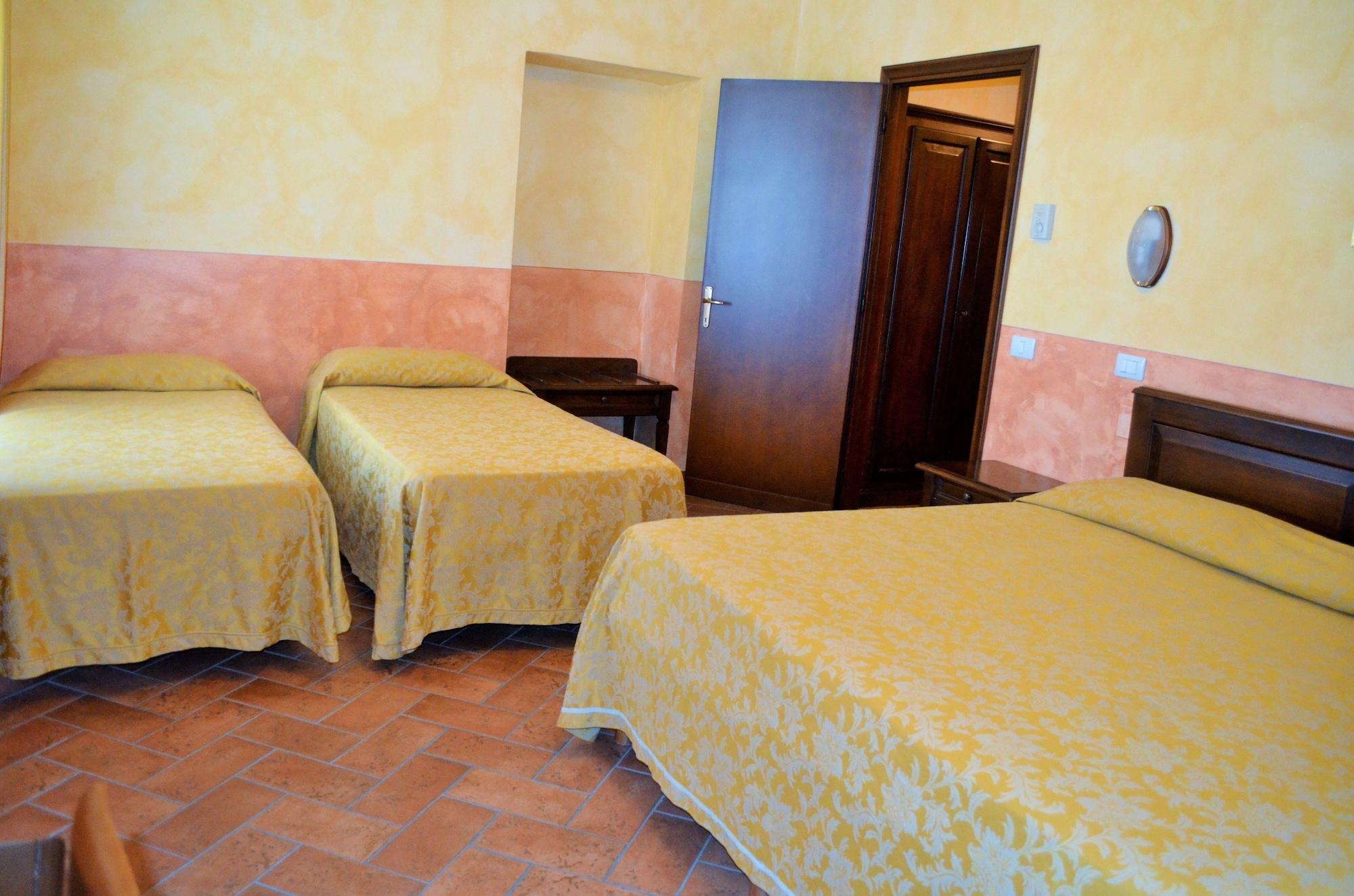 Hotel Oasi Neumann Cortona Bagian luar foto