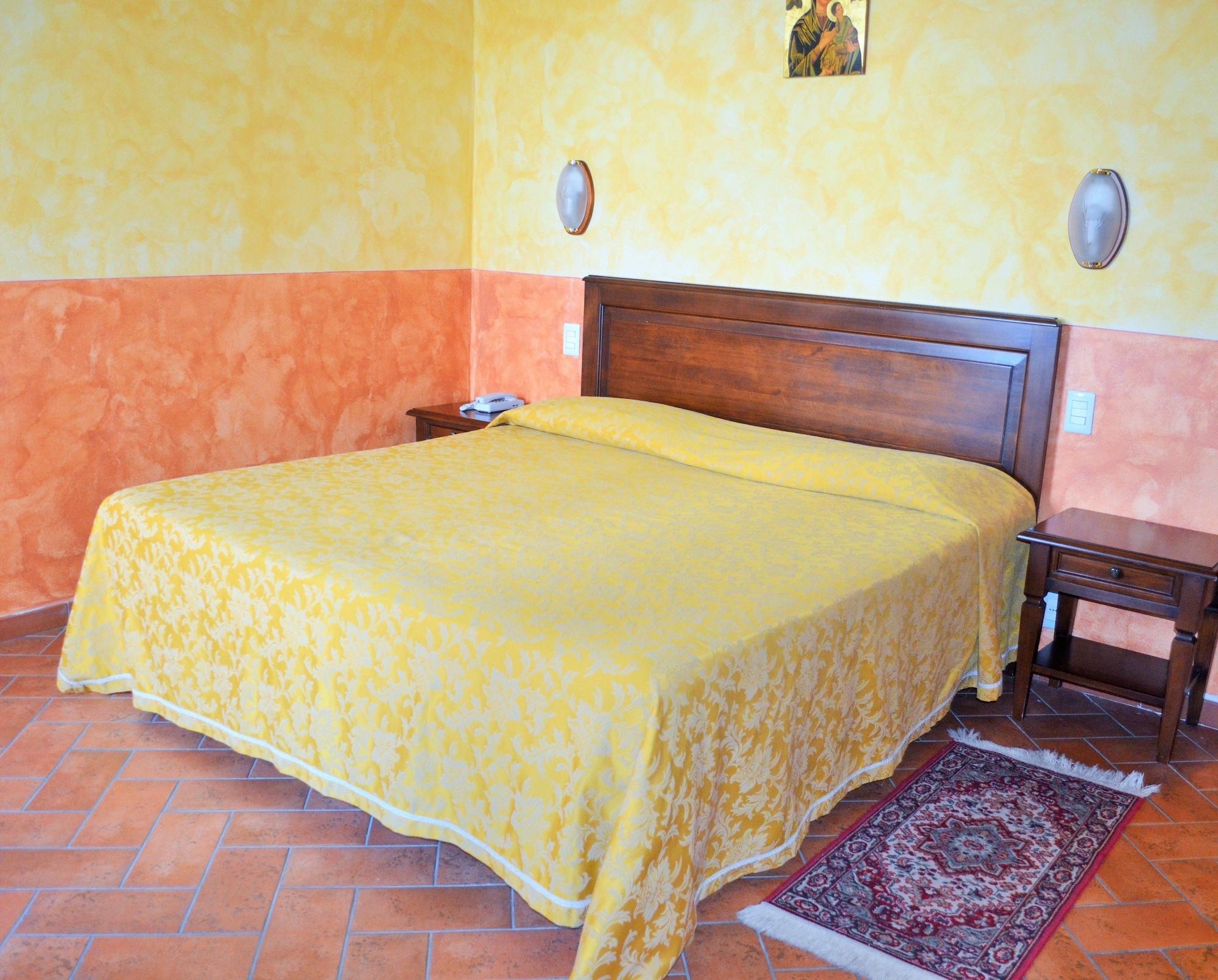 Hotel Oasi Neumann Cortona Bagian luar foto