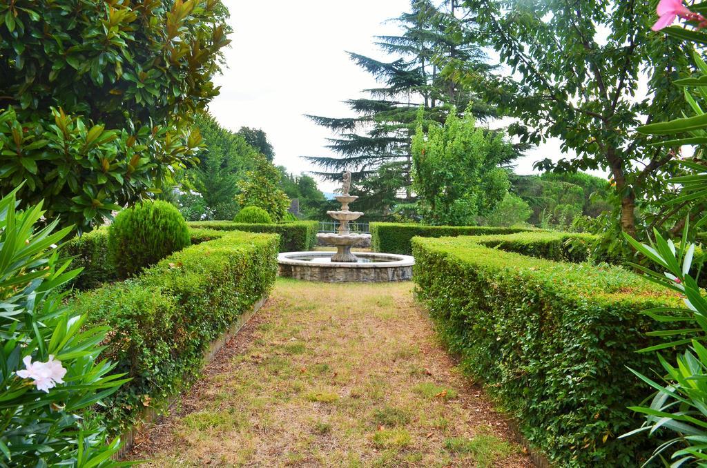 Hotel Oasi Neumann Cortona Bagian luar foto