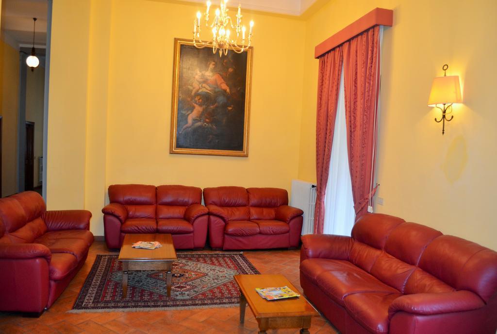 Hotel Oasi Neumann Cortona Bagian luar foto