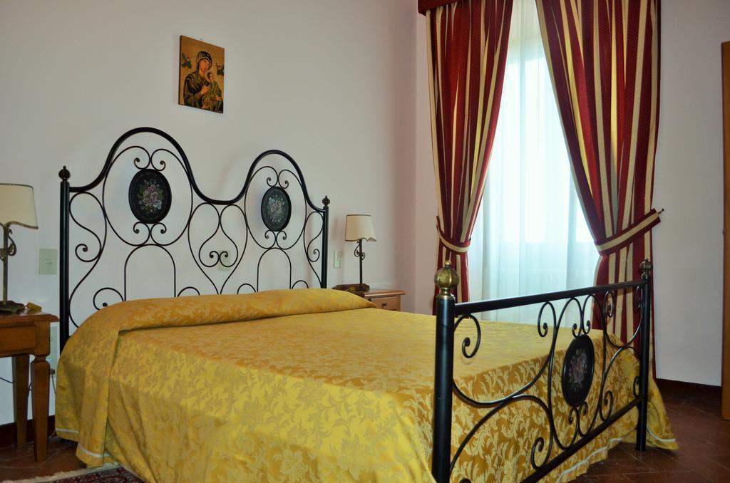 Hotel Oasi Neumann Cortona Bagian luar foto