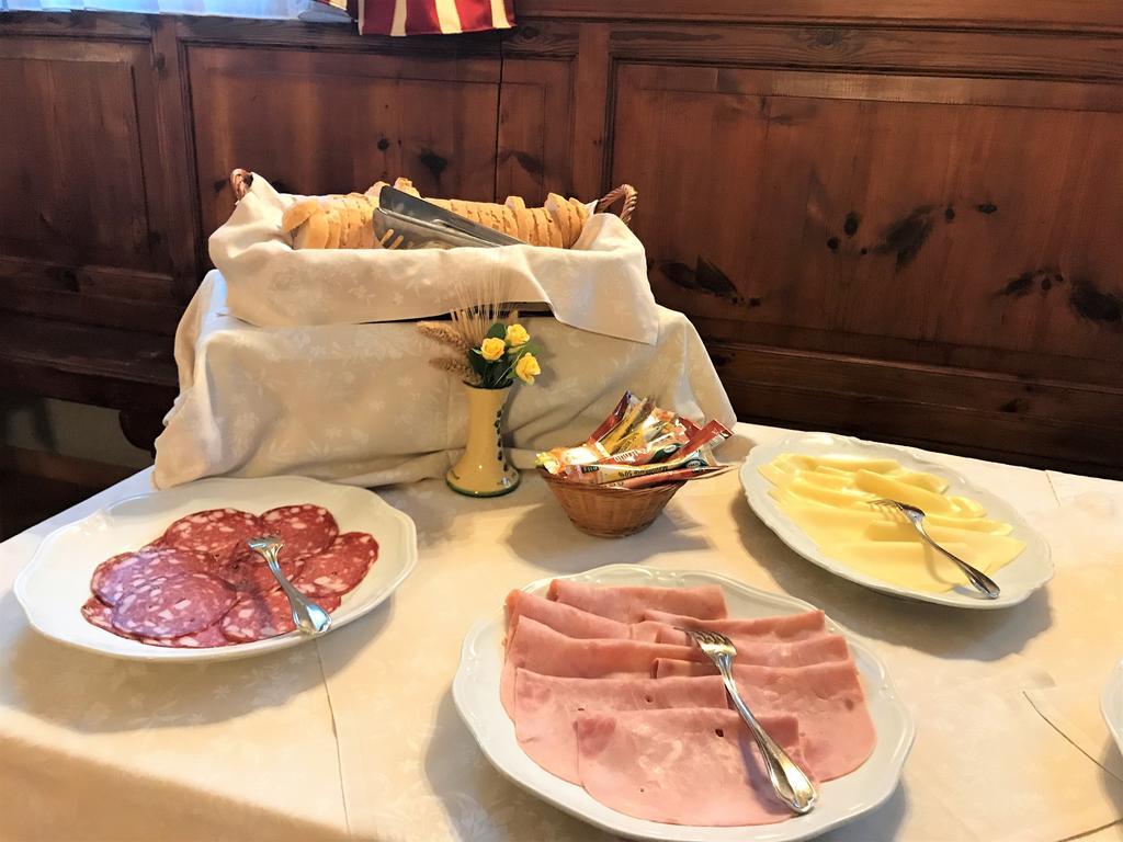 Hotel Oasi Neumann Cortona Bagian luar foto