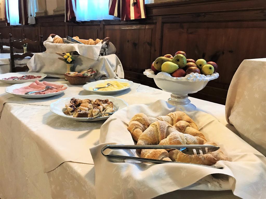 Hotel Oasi Neumann Cortona Bagian luar foto