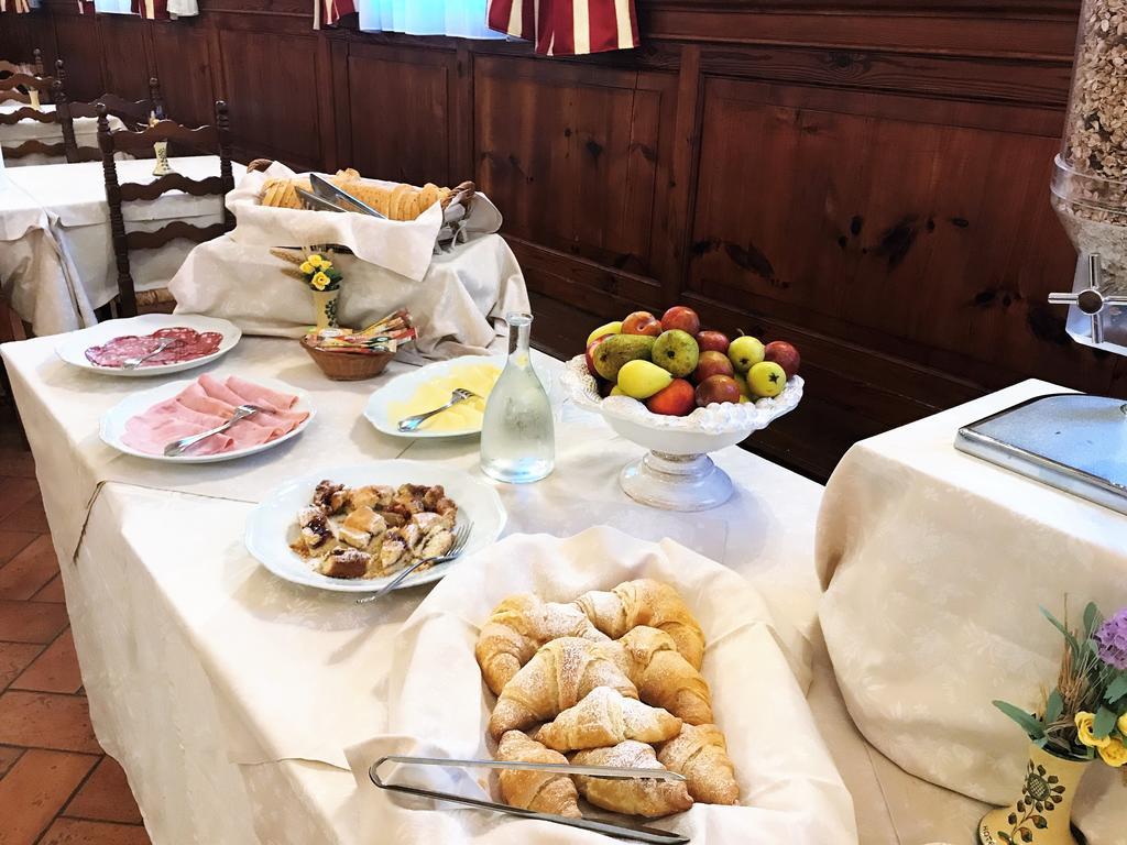 Hotel Oasi Neumann Cortona Bagian luar foto