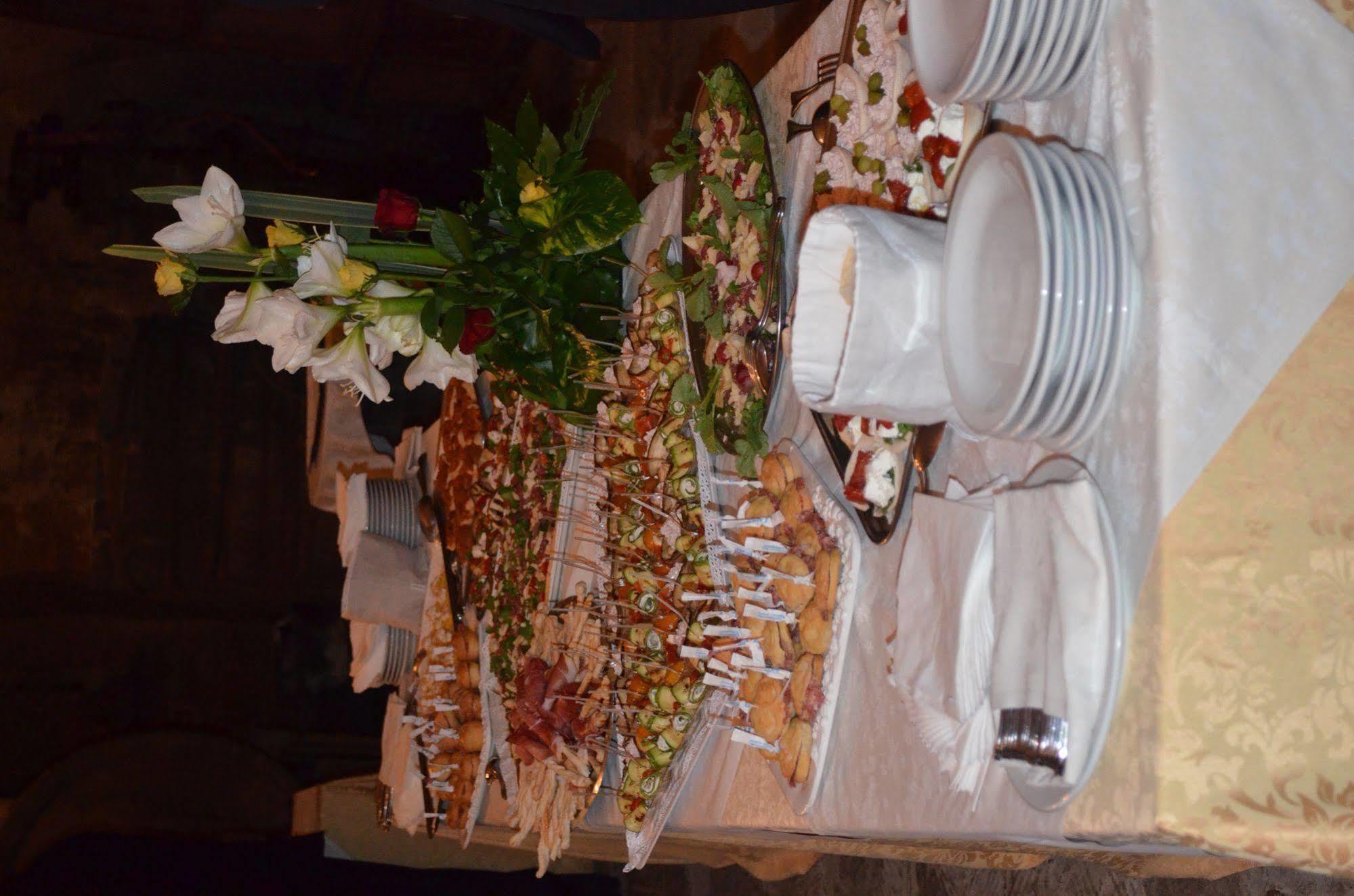 Hotel Oasi Neumann Cortona Bagian luar foto