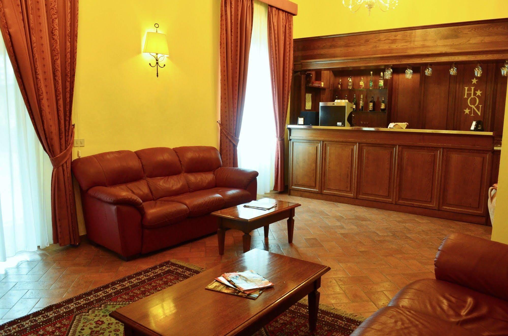 Hotel Oasi Neumann Cortona Bagian luar foto