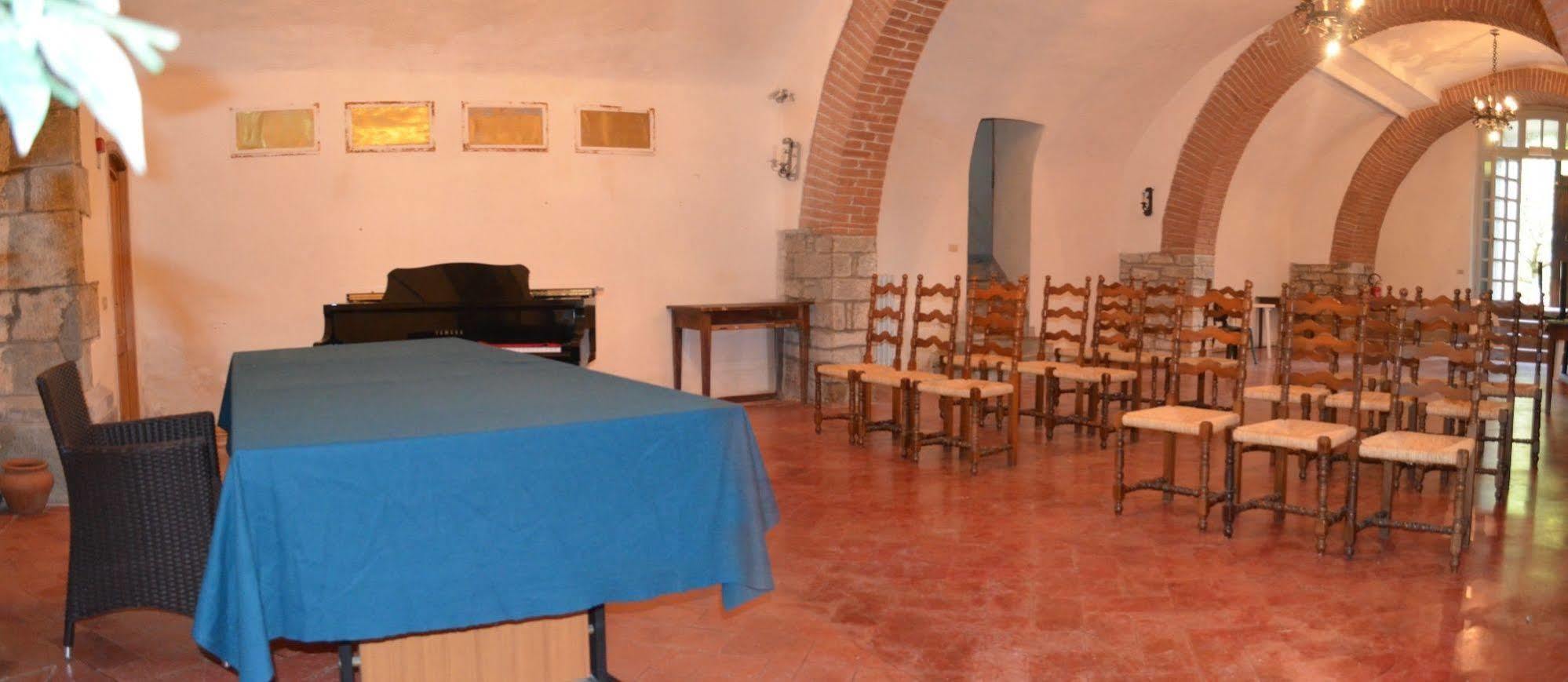 Hotel Oasi Neumann Cortona Bagian luar foto