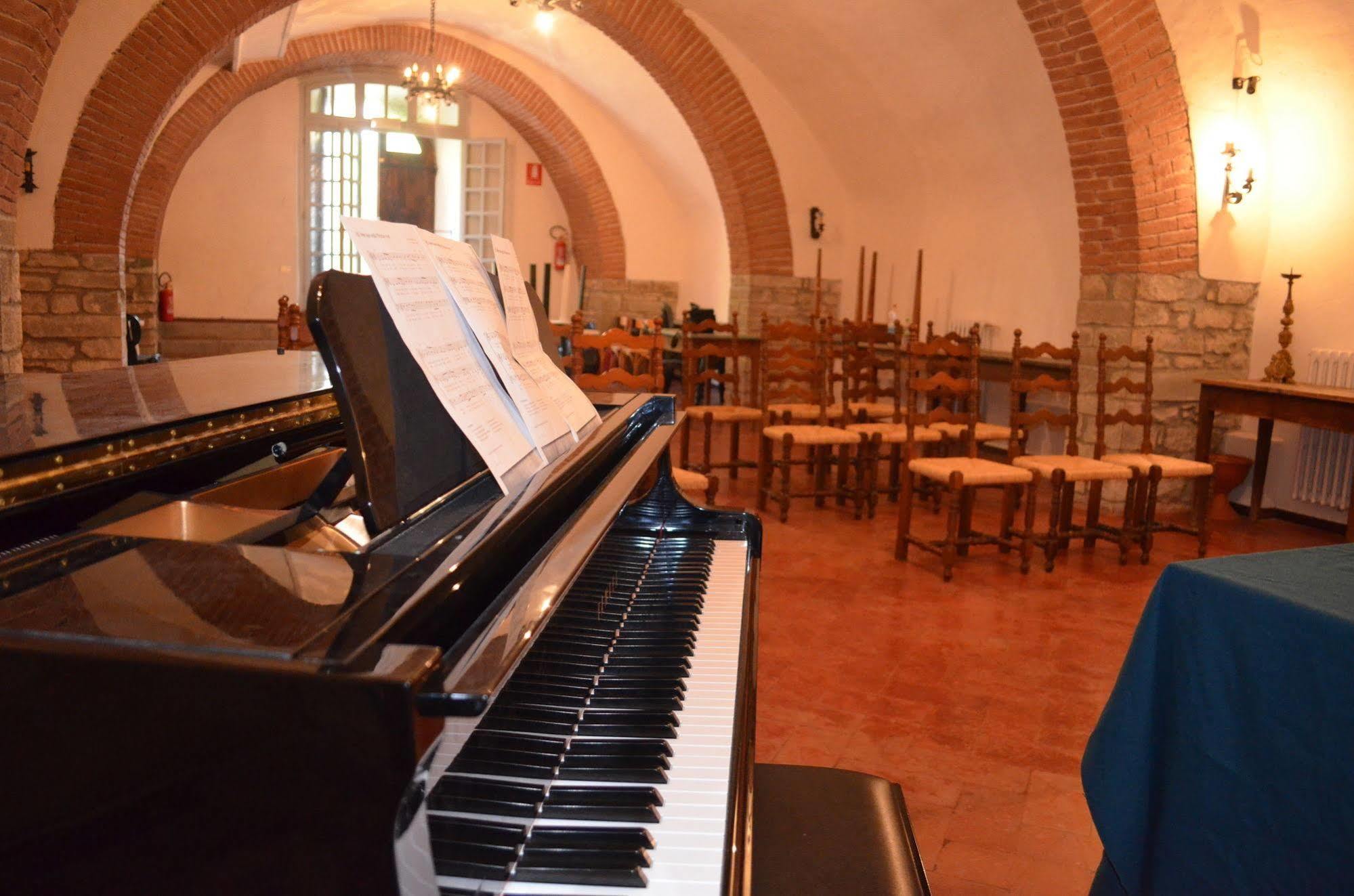 Hotel Oasi Neumann Cortona Bagian luar foto