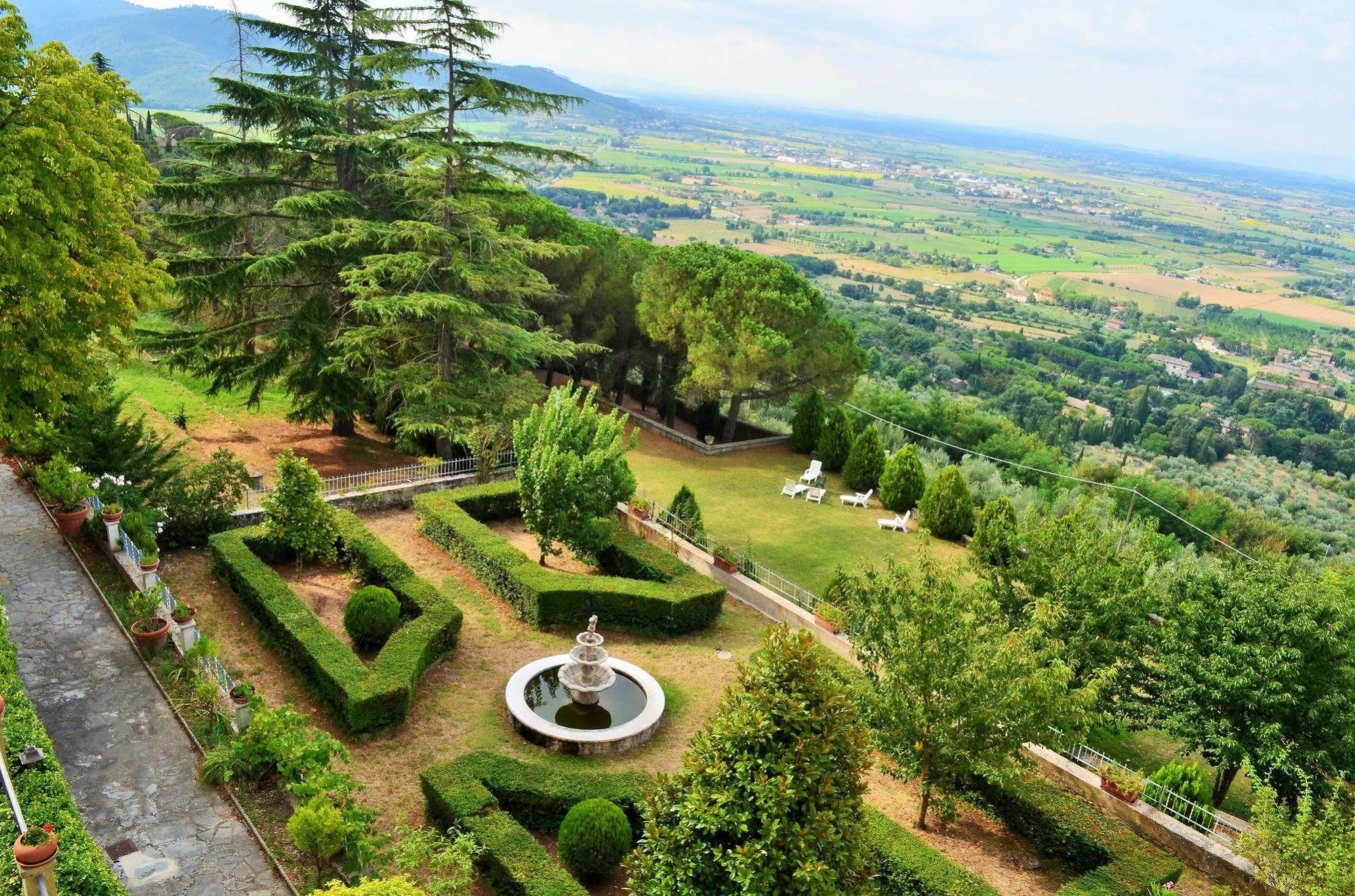 Hotel Oasi Neumann Cortona Bagian luar foto